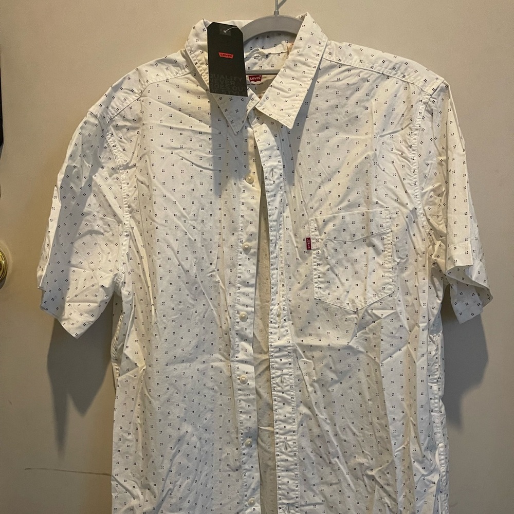 Levi’s size large button up shirt. New with tags. $30.00